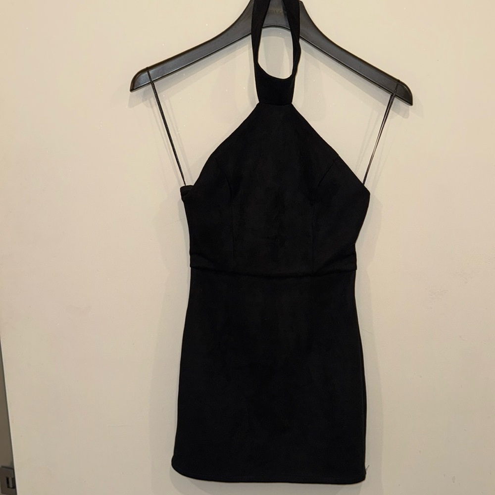 Super cute black dress buttons around neck and back out